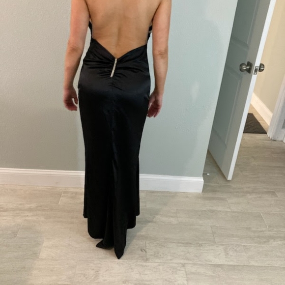 Gown - Picture 2 of 6